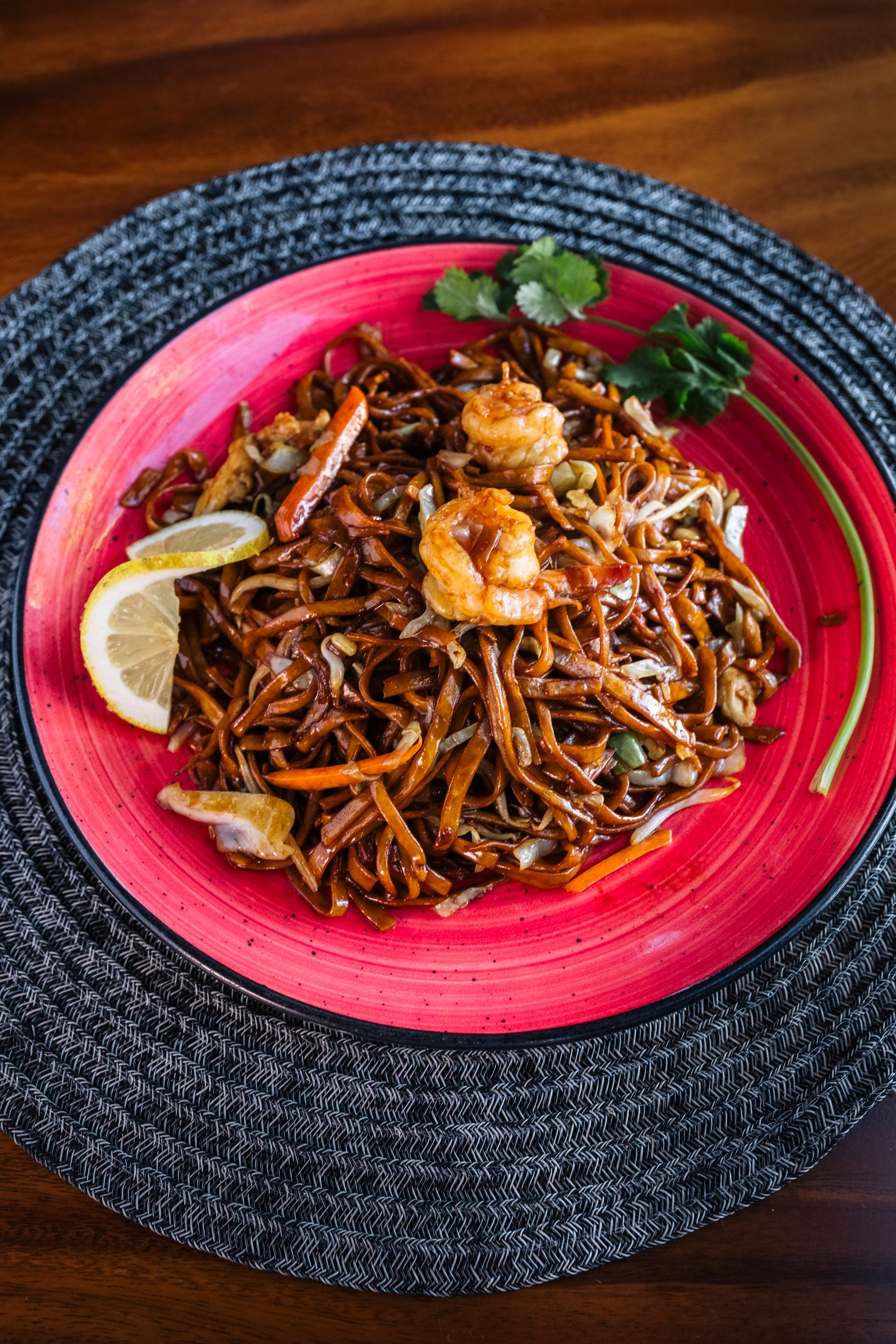 Fideos wok con gambas en LiDu Garden